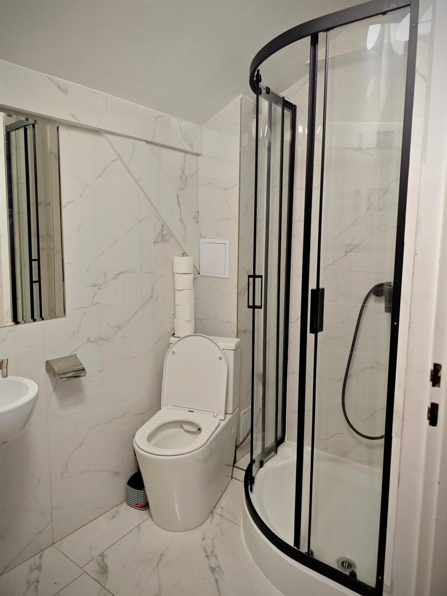 Apartamenty Hoza Attic Studio Варшава Экстерьер фото