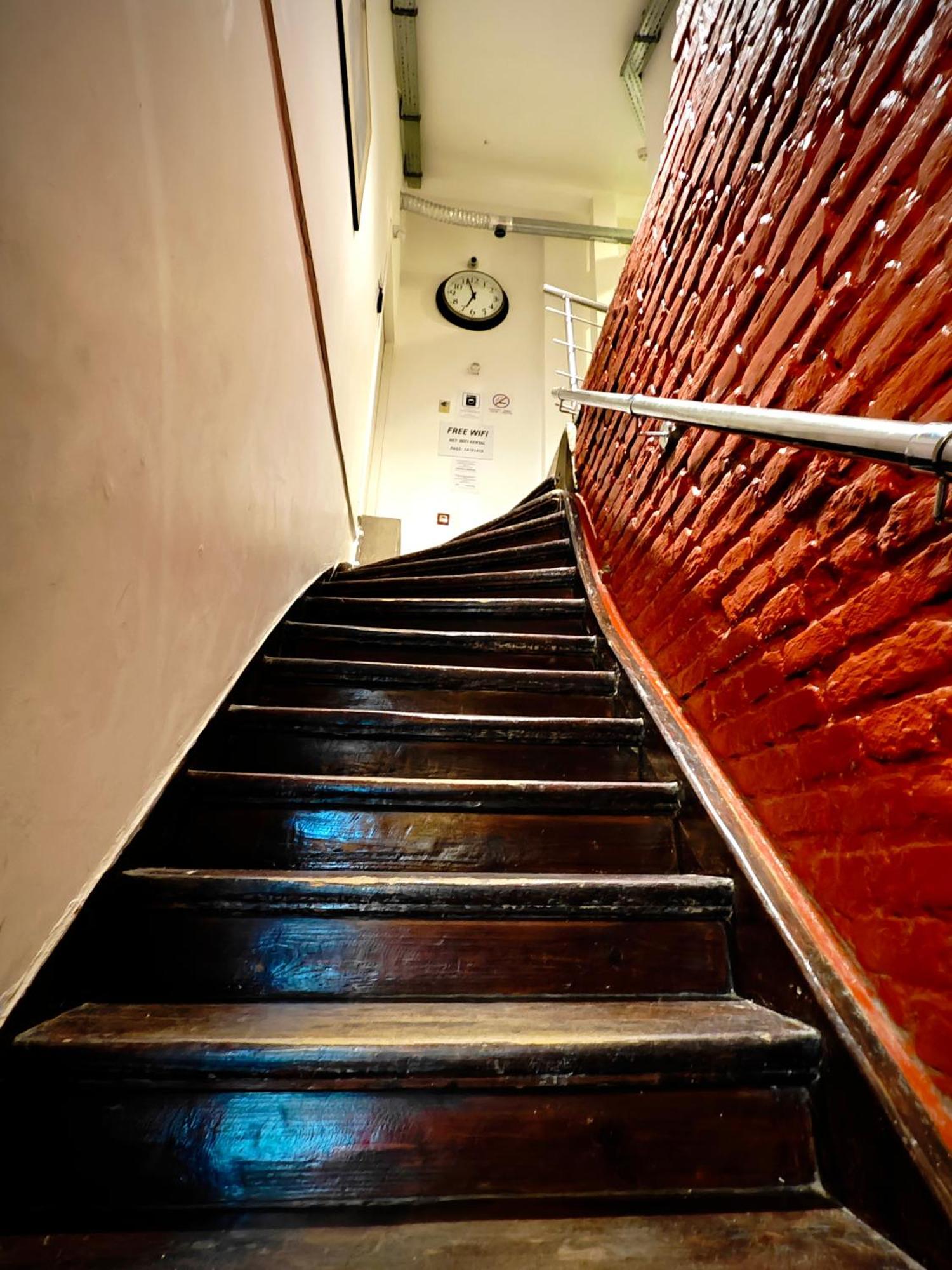 Apartamenty Hoza Attic Studio Варшава Экстерьер фото